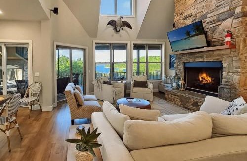 Rogers House | Chasing Sunsets Lakeview Escape w Fire Pit & Screened Porch