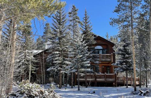 The Highlands House | Chateau at Dyer Trail