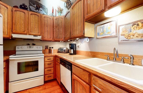 Mammoth Lakes Condo | Chateau de Montagne 1 Spacious Townhome with Great Complex Amenities On the Shuttle Route by RedAwning