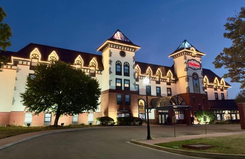 Bloomington Hotel | Chateau Hotel and Conference Center