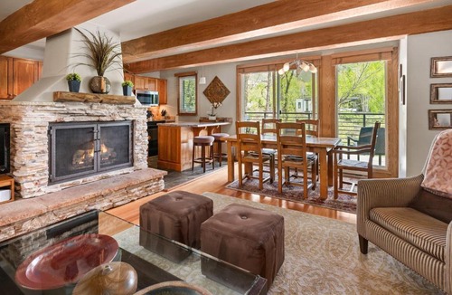 Downtown House | Chateau Roaring Fork 22, Mountain Chic 4-Bedroom Condo on Roaring Fork River – Walk to Downtown Aspen