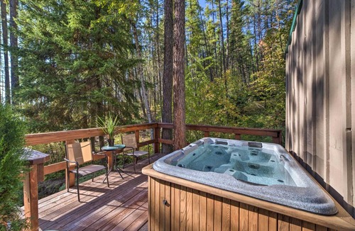 Whitefish House | Cheerful Cabin in the woods with lake views.