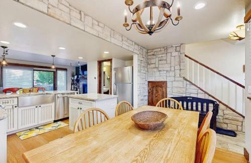 Park Meadows House | Cheery townhome in Park City with large furnished deck & private hot tub