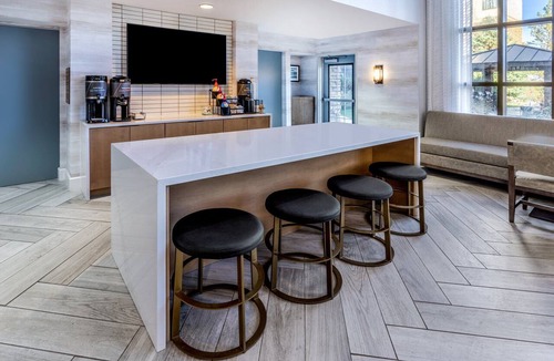 Glendale Condo | Cherry Creek Suite | Outdoor Pool, Hot Tub + Gym
