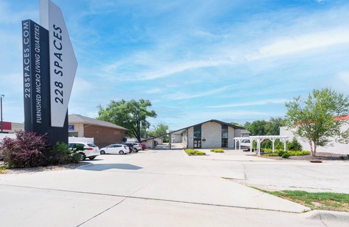 Cedar Falls Apartment | Chic 1-bedroom Micro Studio Apartment