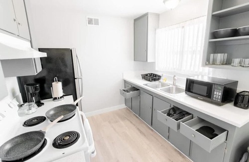 Las Vegas House | Chic 2-Bed Oasis Sleeps 6! Minutes From Strip!