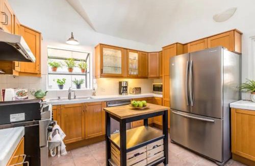 El Porto House | Chic Beach Bungalow 3 Blocks from the Sand