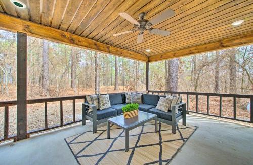 Hochatown Apartment | Chic Broken Bow Escape w/Hot Tub & Fire Pit!