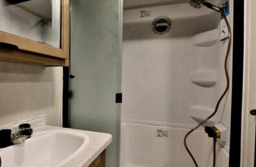 Quitman House | Chic Tiny House with Lofted Interior Perfect for a Family Escape in Texas