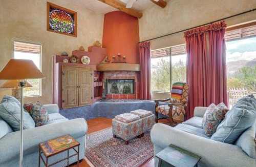 Tanque Verde House | Chic Tucson Casita w/Deck & Panoramic Views!
