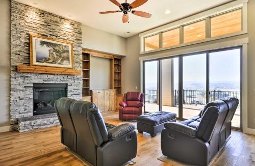 Gaston House | Chic Willamette Valley Home w/Deck & Vineyard!