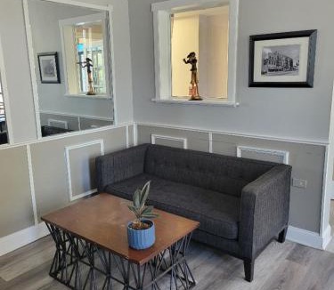 West Loop Hostel | Chicago Parthenon Hostel