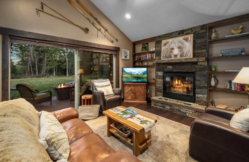 Whitefish House | Chickadee Cabin - Boutique Stay close to Downtown