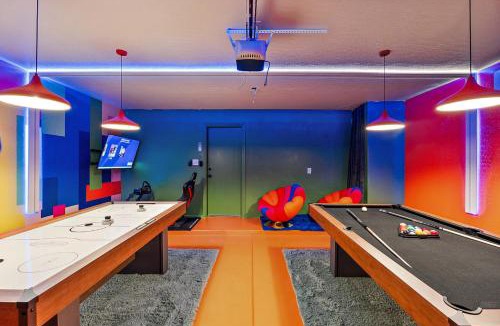Tamaron House | Chill and Relax Luxury Retreat with Pool Spa Game Room and Steam Room