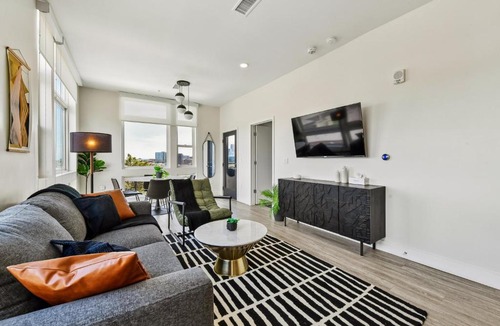Highland House | Chilltop Lounge | 1BR LoHi Loft | Garage | Patio + Dog-Friendly
