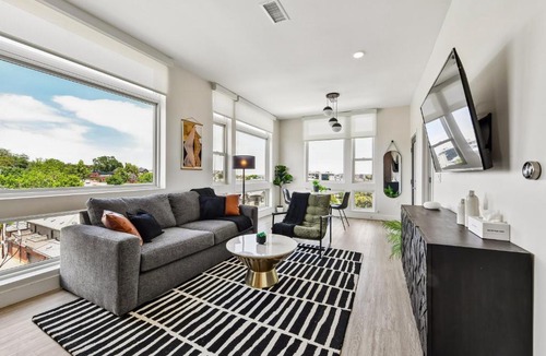 Highland House | Chilltop Lounge | 1BR LoHi Loft | Garage | Patio + Dog-Friendly