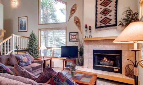Four O'Clock House | Chimney Ridge 500 by Ski Country Resorts