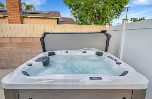 Southwest Anaheim House | Cinderella's Chic Chateau, just 10min to Disneyland & Convention Center