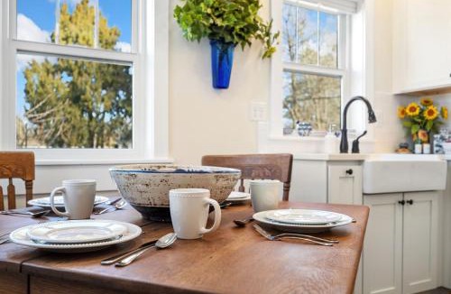 Moore House | City Park Bungalow Pet Friendly with Dog Run