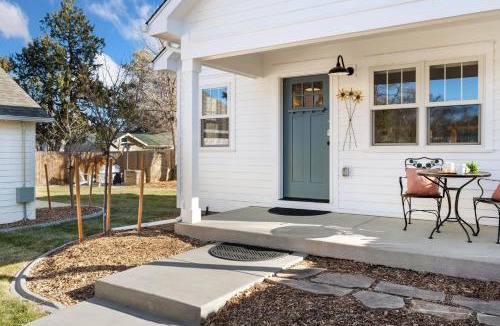 Moore House | City Park Bungalow Pet Friendly with Dog Run