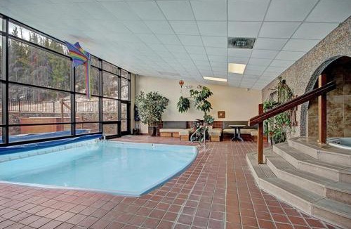 Breckenridge Apartment | Claimjumper Retreat Townhome: Pool Hot Tub, Walk to Town