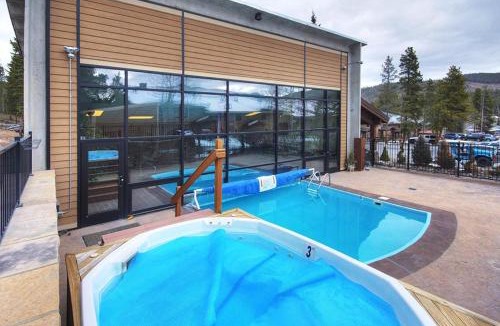 Breckenridge Apartment | Claimjumper Retreat Townhome: Pool Hot Tub, Walk to Town