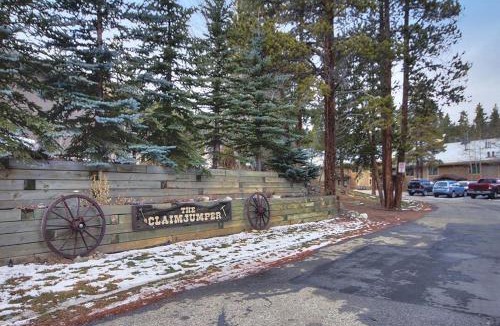 Breckenridge Apartment | Claimjumper Retreat Townhome: Pool Hot Tub, Walk to Town