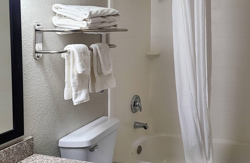 Bettendorf Hotel | Clarion Pointe Bettendorf - Quad Cities