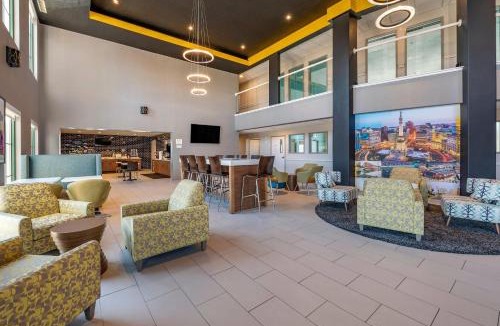 Plainfield Hotel | Clarion Pointe Indianapolis Airport