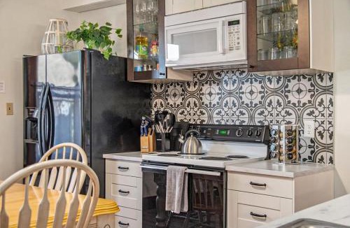 Southeast Omaha House | Classic 4BR Bowery Hill Gem Near Top Spots