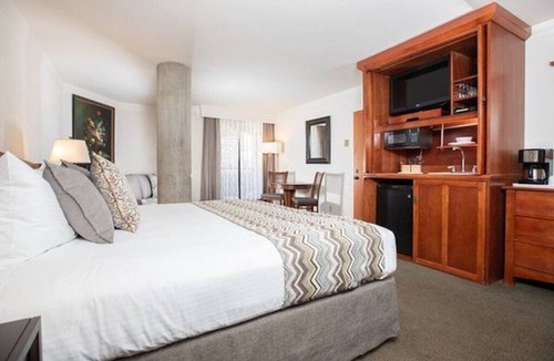 Salt Lake Mountain Resorts Condo | Cliff Lodge Snowbird King BDRM w/Sofabed 3/4th to 3/8th ski in/ski out sleeps 4
