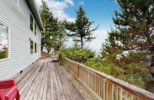 Oceanside House | Cliffside Serenity
