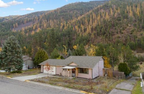 Heart of Missoula House | Close to downtown on Riverfront Park
