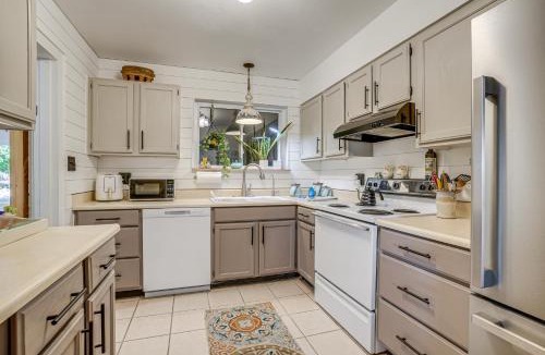 Sun City House | Close to Golf & Casinos! Sun City Getaway