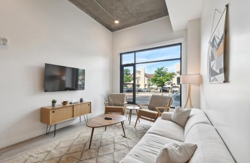 Highland House | Cloud Nine Retreat | Spacious 2BR LoHi Loft | ADA Access