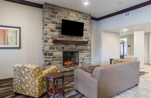Guernsey Hotel | Cobblestone Inn & Suites - Guernsey