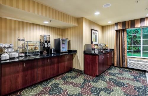 Vinton Hotel | Cobblestone Inn & Suites - Vinton, IA