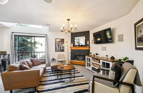 Englewood Apartment | Code & Comfort | 2BR DTC Retreat | Pool + Home Office | Greenwood Village