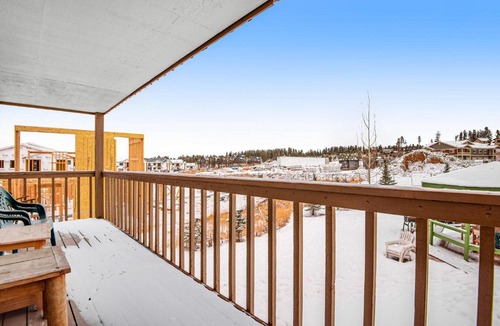 Fraser Apartment | Colony Condo #4