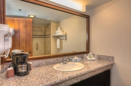 Grand Junction Hotel | Colorado Awaits! Minutes to Redlands Mesa Golf Course! Pool, Bar, Parking!