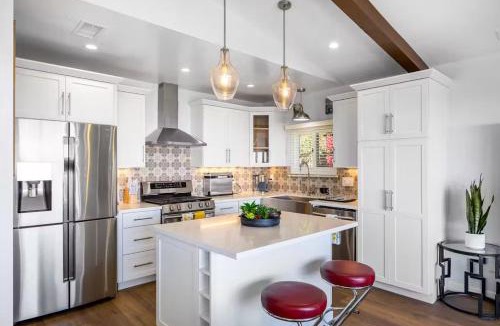 Ventura House | Combo Homes Ocean Views Patios Walk 2 Downtown