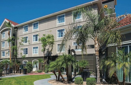 Ahwatukee Foothills House | Comfort & Convenience, 2 Sleek Units, Free Breakfast, Free Parking, Pool