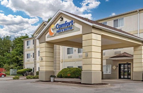 Carbon Cliff Hotel | Comfort Inn & Suites East Moline near I-80