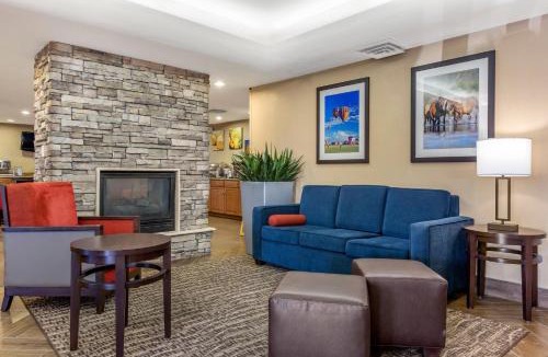 Deer Valley Hotel | Comfort Inn & Suites Phoenix North - Deer Valley