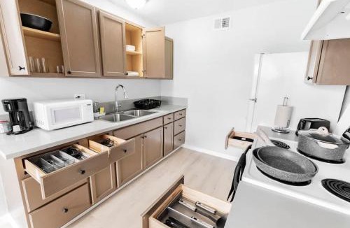 Las Vegas House | Comfortable 2BR! Sleeps 6! Cozy Stay!