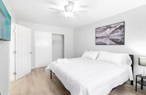 Las Vegas House | Comfortable 2BR! Sleeps 6! Cozy Stay!