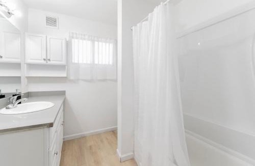 Las Vegas House | Comfortable 2BR! Sleeps 6! Cozy Stay!