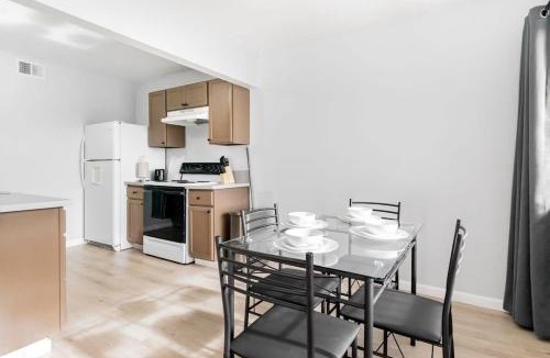 Las Vegas House | Comfortable 2BR! Sleeps 6! Cozy Stay!