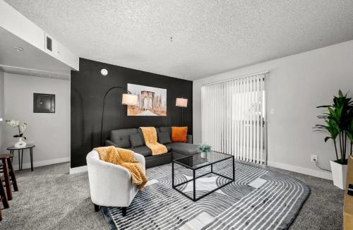 Tempe Apartment | Comfortable ASU-Area 2BR with Pool Outdoor Grills & WiFi