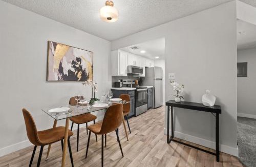 Tempe Apartment | Comfortable ASU-Area 2BR with Pool Outdoor Grills & WiFi